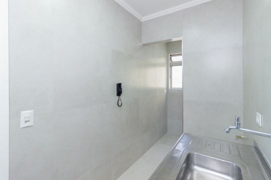 Cozinha de apartamento para alugar com 2 quartos, 52m² em Vila Jaraguá, São Paulo