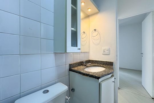 Banheiro Social de apartamento para alugar com 2 quartos, 54m² em Jardim Colonial, São Bernardo do Campo