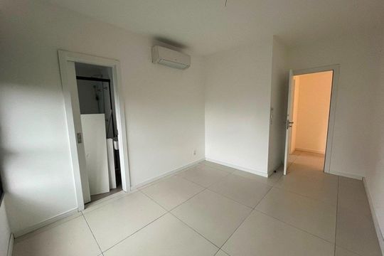 Quarto 1 de apartamento para alugar com 2 quartos, 69m² em Boa Vista, Porto Alegre
