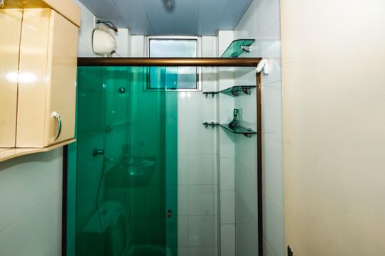 Banheiro de apartamento à venda com 2 quartos, 50m² em Dom Silverio, Belo Horizonte