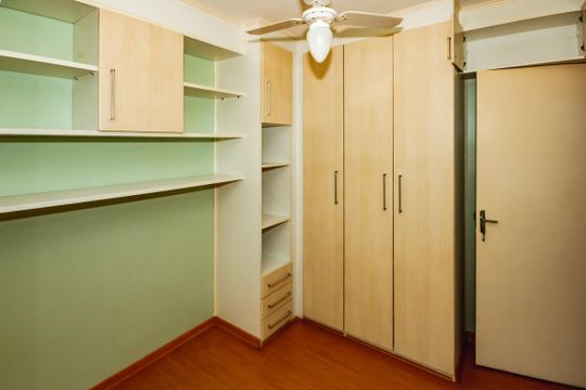 Quarto de apartamento à venda com 2 quartos, 50m² em Dom Silverio, Belo Horizonte
