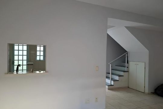 Sala de casa de condomínio para alugar com 3 quartos, 120m² em Jardim Bom Retiro, Campinas