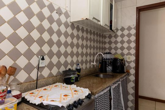 Cozinha de apartamento à venda com 2 quartos, 50m² em Realengo, Rio de Janeiro
