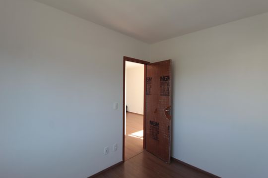 Quarto 2 de apartamento à venda com 2 quartos, 45m² em Braúnas, Belo Horizonte