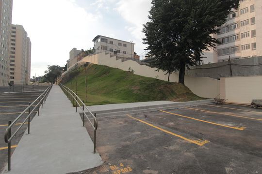Garagem de apartamento à venda com 2 quartos, 45m² em Braúnas, Belo Horizonte