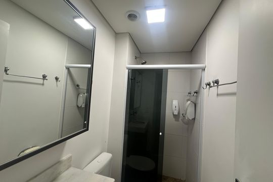 Banheiro de apartamento à venda com 1 quarto, 26m² em Bethaville I, Barueri