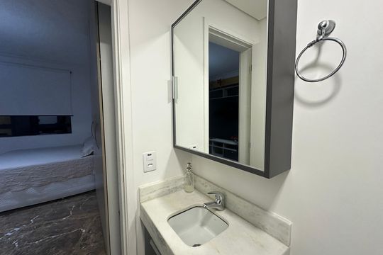 Banheiro de apartamento à venda com 1 quarto, 26m² em Bethaville I, Barueri