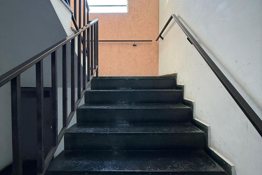 Escada  de apartamento à venda com 2 quartos, 77m² em Jardim Flor da Montanha, Guarulhos