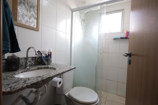 Banheiro de apartamento à venda com 2 quartos, 50m² em Utinga, Santo André