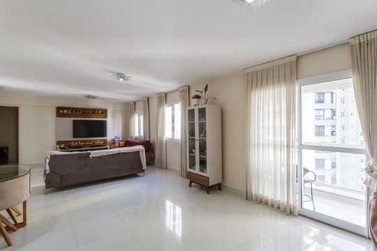 Apartamento à venda com 3 quartos, 142m² em Moema, São Paulo