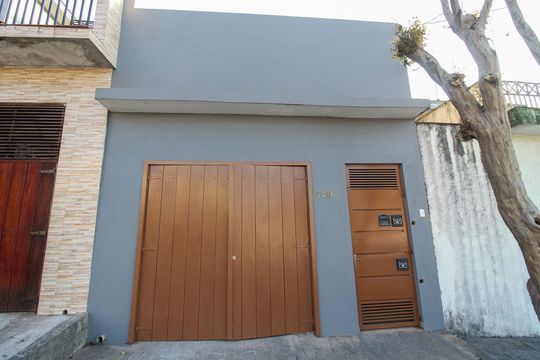 Fachada de casa para alugar com 2 quartos, 124m² em Jardim Arpoador, São Paulo