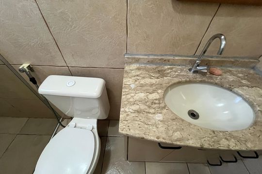 Banheiro - torneira de casa à venda com 2 quartos, 78m² em Jardim Paris, São Paulo