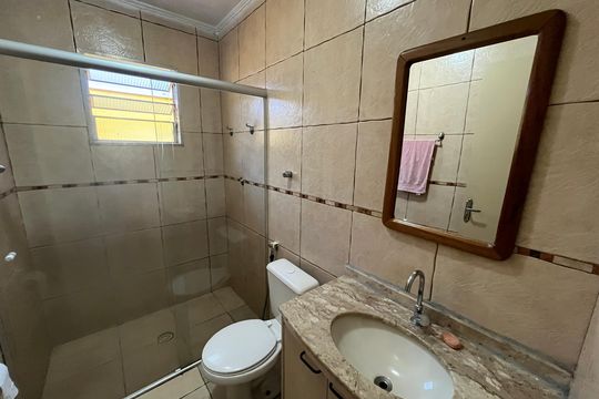 Banheiro de casa à venda com 2 quartos, 78m² em Jardim Paris, São Paulo