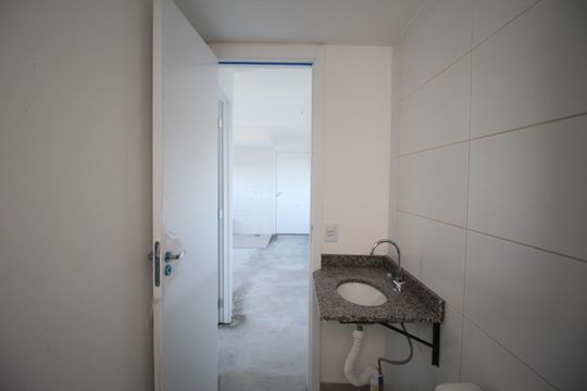 Banheiro de apartamento para alugar com 1 quarto, 33m² em Lomba do Pinheiro, Porto Alegre