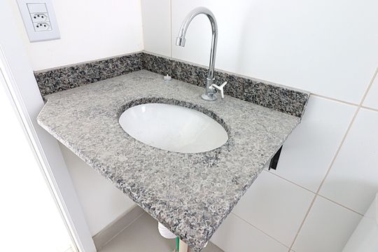 Banheiro  de apartamento para alugar com 1 quarto, 33m² em Lomba do Pinheiro, Porto Alegre