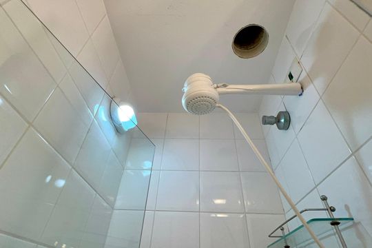 Banheiro de casa de condomínio para alugar com 2 quartos, 88m² em Pompeia, São Paulo