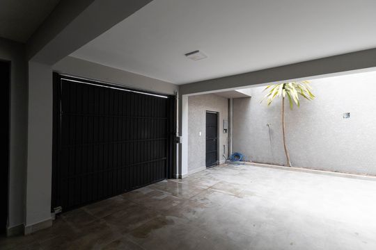Garagem de casa à venda com 6 quartos, 2000m² em Vila Albertina, São Paulo