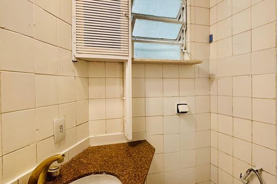 Suíte Banheiro de apartamento à venda com 2 quartos, 110m² em Lagoa, Rio de Janeiro