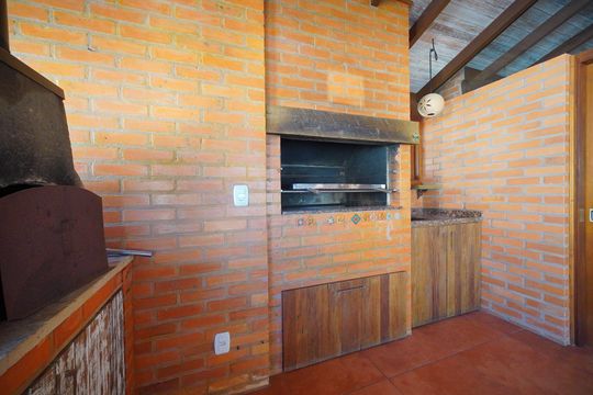 Churrasqueira de casa para alugar com 3 quartos, 202m² em Pedra Branca, Palhoça