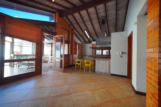 Casa para alugar com 3 quartos, 202m² em Pedra Branca, Palhoça