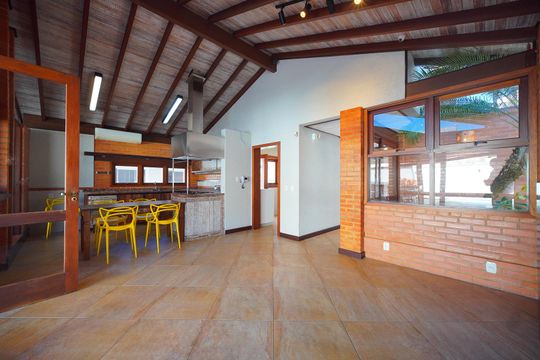 Sala de casa para alugar com 3 quartos, 202m² em Pedra Branca, Palhoça