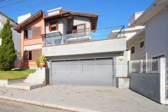Fachada de casa para alugar com 3 quartos, 202m² em Pedra Branca, Palhoça