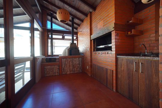 Churrasqueira de casa para alugar com 3 quartos, 202m² em Pedra Branca, Palhoça