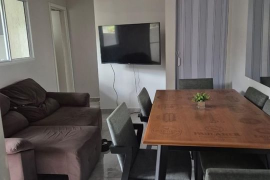 Sala de casa à venda com 6 quartos, 125m² em Campo Limpo, São Paulo
