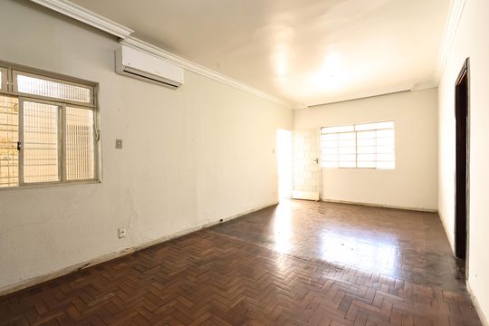 Sala de casa para alugar com 5 quartos, 400m² em Alto Caiçaras, Belo Horizonte