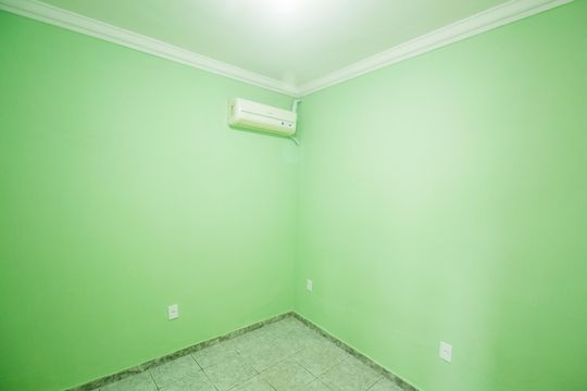 Quarto 2 de casa à venda com 2 quartos, 100m² em Realengo, Rio de Janeiro