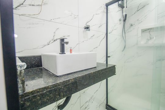 Banheiro de casa à venda com 2 quartos, 100m² em Realengo, Rio de Janeiro