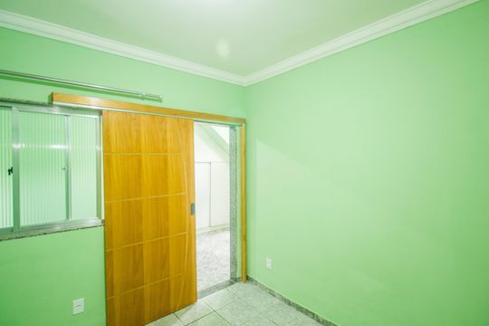 Quarto 2 de casa à venda com 2 quartos, 100m² em Realengo, Rio de Janeiro