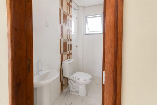 Banheiro de kitnet/studio para alugar com 1 quarto, 40m² em Serraria, São José
