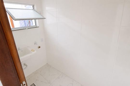Banheiro de kitnet/studio para alugar com 1 quarto, 40m² em Serraria, São José
