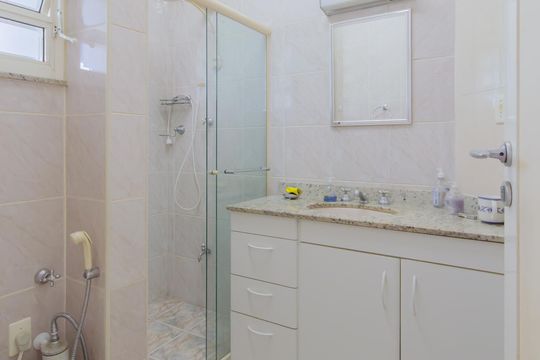 Banheiro de apartamento à venda com 2 quartos, 90m² em Liberdade, São Paulo