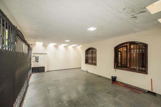 Garagem de casa à venda com 4 quartos, 218m² em Vila da Saúde, São Paulo