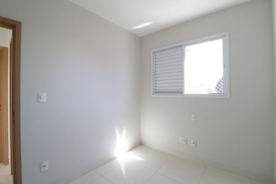 Quarto 1 de apartamento para alugar com 2 quartos, 62m² em Santa Mônica, Uberlândia