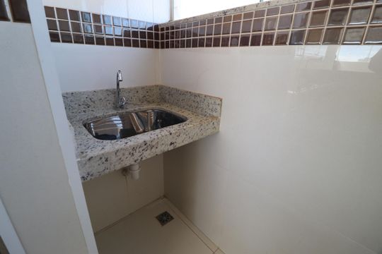 Cozinha e Área de Serviço de apartamento para alugar com 2 quartos, 62m² em Santa Mônica, Uberlândia