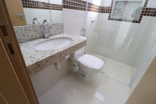 Banheiro Social de apartamento para alugar com 2 quartos, 62m² em Santa Mônica, Uberlândia
