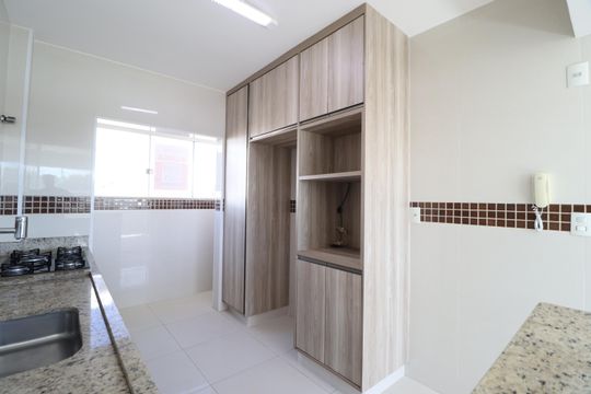Cozinha de apartamento para alugar com 2 quartos, 62m² em Santa Mônica, Uberlândia
