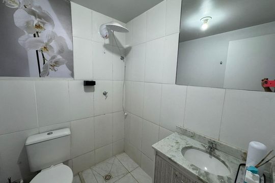 Banheiro de apartamento à venda com 2 quartos, 60m² em Setor Negrão de Lima, Goiânia