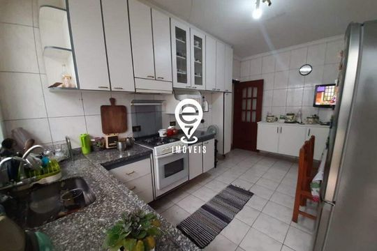 Casa à venda com 4 quartos, 207m² em Parque Imperial, São Paulo