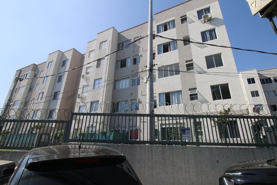 Fachada do Prédio de apartamento para alugar com 2 quartos, 1m² em Parque Colúmbia, Rio de Janeiro