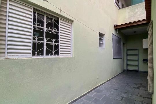 Área externa de casa à venda com 3 quartos, 194m² em Parque Gerassi, Santo André