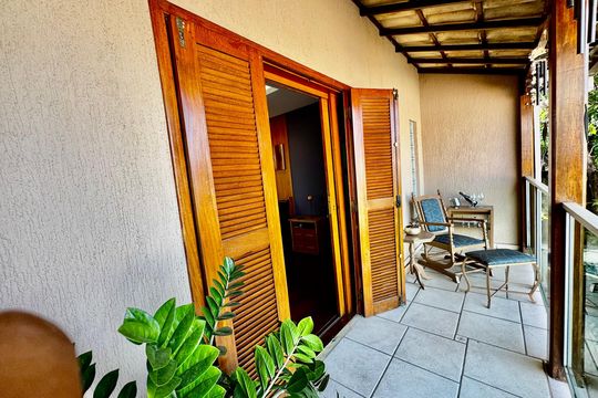 Casa à venda com 3 quartos, 268m² em Carlos Prates, Belo Horizonte