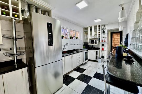 Casa à venda com 3 quartos, 268m² em Carlos Prates, Belo Horizonte