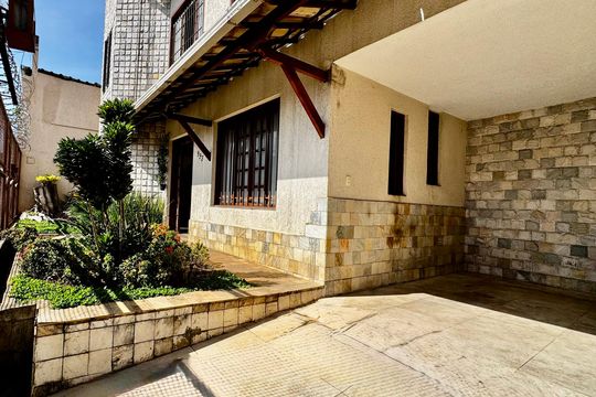 Casa à venda com 3 quartos, 268m² em Carlos Prates, Belo Horizonte