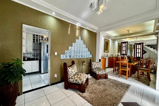 Casa à venda com 3 quartos, 268m² em Carlos Prates, Belo Horizonte