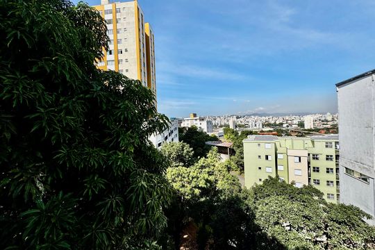 Casa à venda com 3 quartos, 268m² em Carlos Prates, Belo Horizonte
