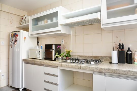Cozinha de apartamento à venda com 3 quartos, 96m² em Santo Antônio, Belo Horizonte